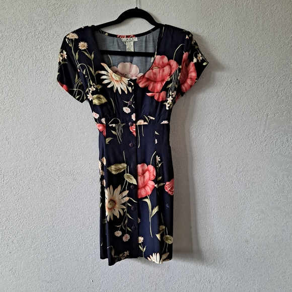 R - Wear Vintage Floral Dress - Picture 2 of 8